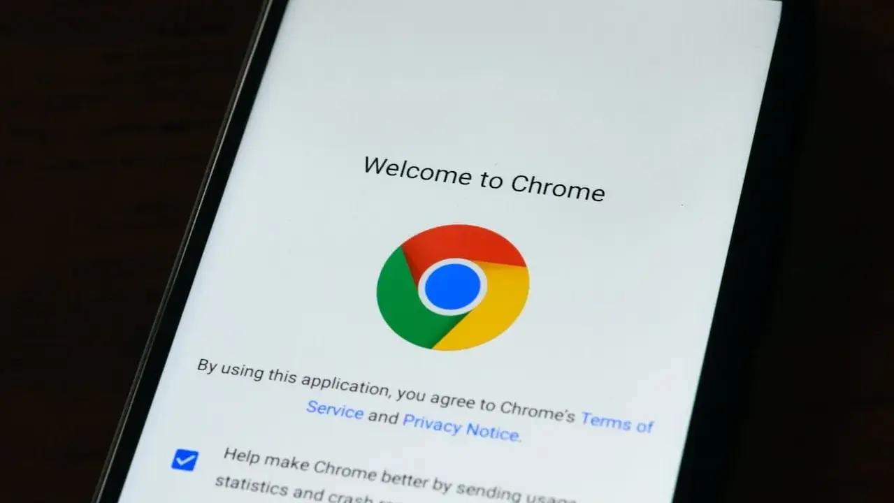 Twój telefon bezpieczny? Jak zaktualizować przeglądarkę (Android/iOS)