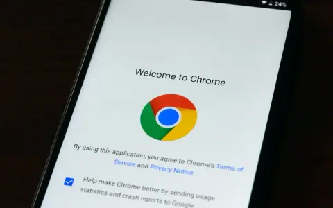 Twój telefon bezpieczny? Jak zaktualizować przeglądarkę (Android/iOS)