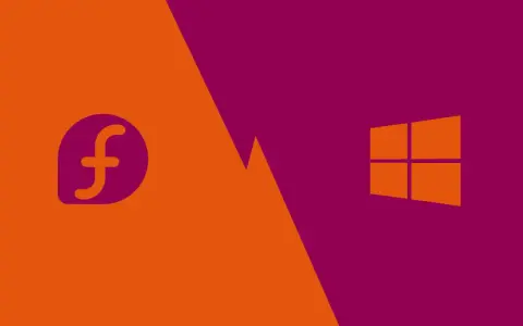 Logo Fedora i Windows na tle podzielonym na pomarańczowy i fioletowy.