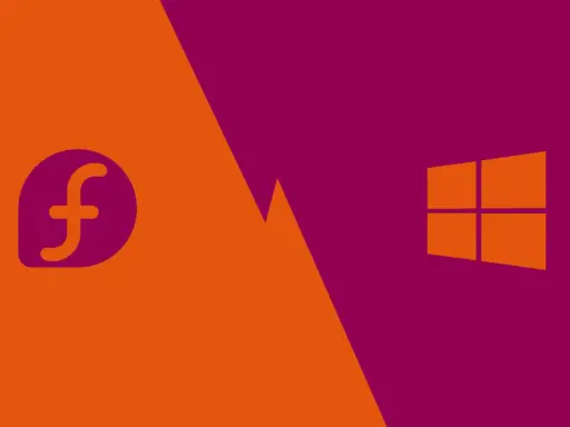 Logo Fedora i Windows na tle podzielonym na pomarańczowy i fioletowy.