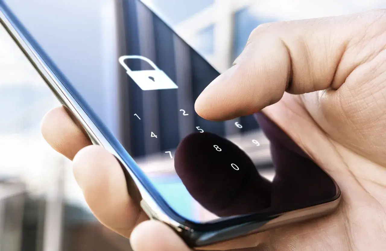 Smartfon z ikoną blokady ekranu